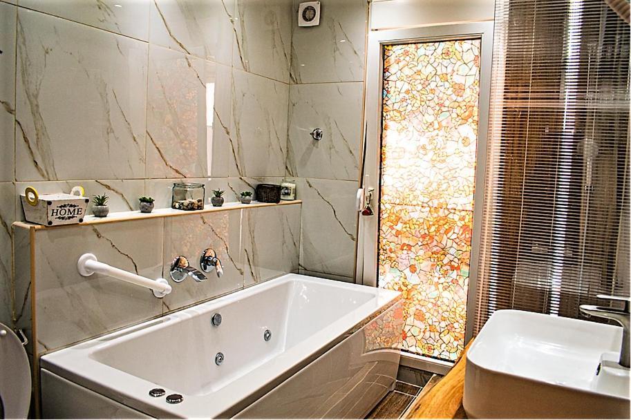 Kassandrou Suite Hot Tub-Jakuzzi - 2 Bedrooms - Big Balcony - Center Thessaloniki Exterior photo