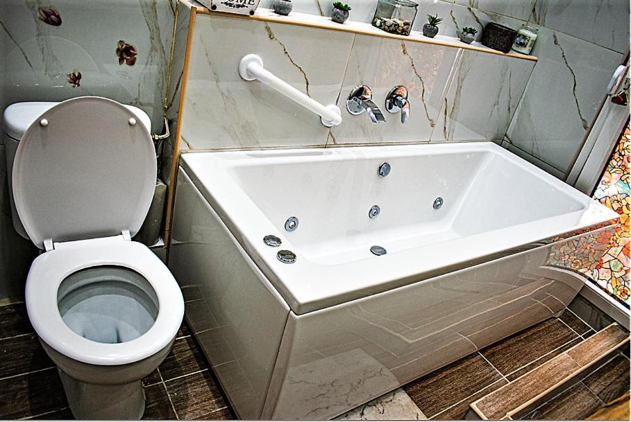 Kassandrou Suite Hot Tub-Jakuzzi - 2 Bedrooms - Big Balcony - Center Thessaloniki Exterior photo